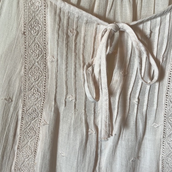 NWOT Loft Billowing Summer Embroidered Tank Top Spaghetti Strap Cream/Peach - Picture 2 of 8